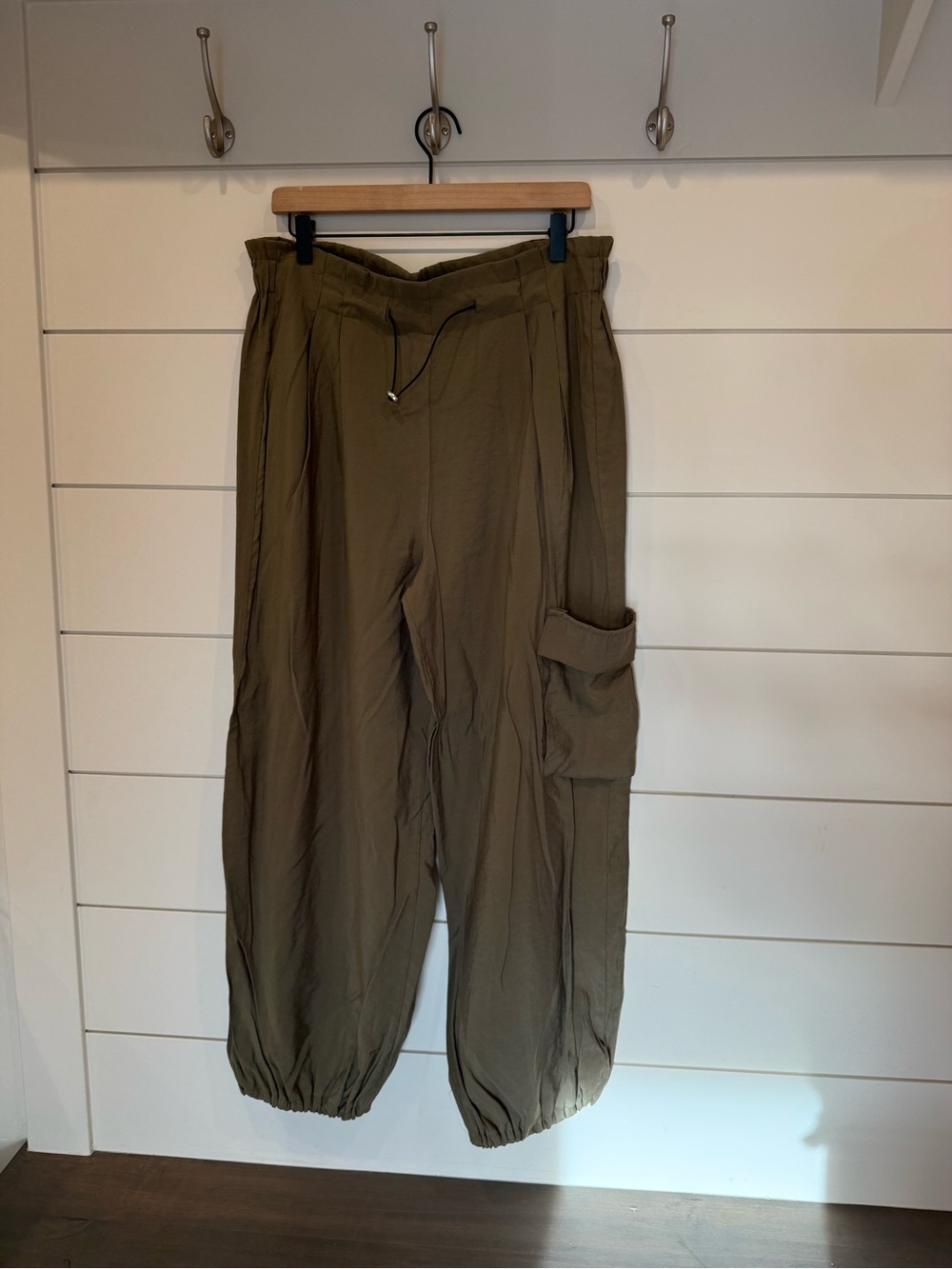 Anthropologie bungee parachute pants Medium - Picture 2 of 9